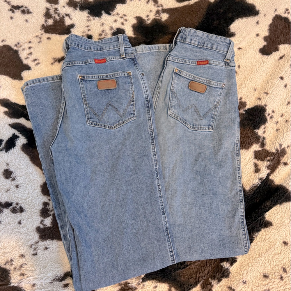 Bundle of womens Wranglers jeans 5/34